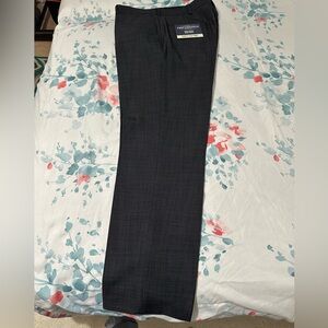 Dockers. Performance Dress Pant . 36x30 Wrinkle Free , Machine Washable.